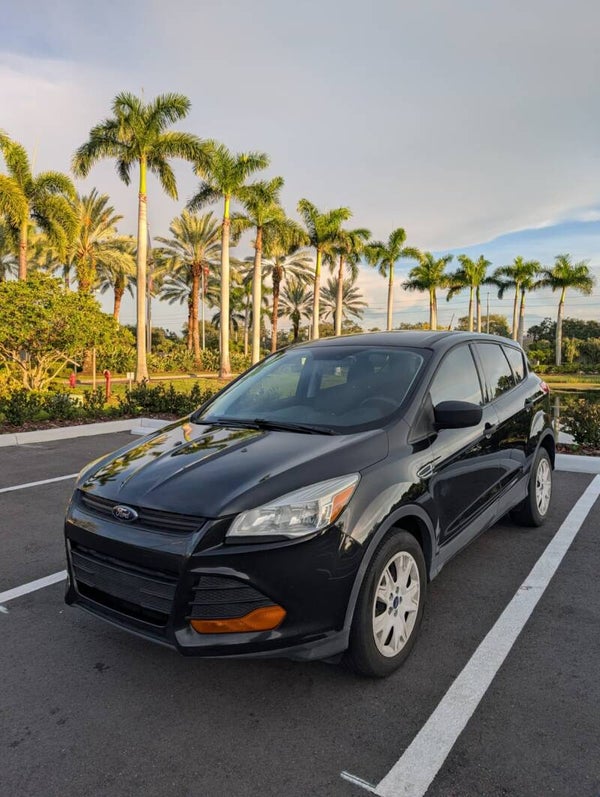2013 Ford Escape - NON TURBO - Clean Title!