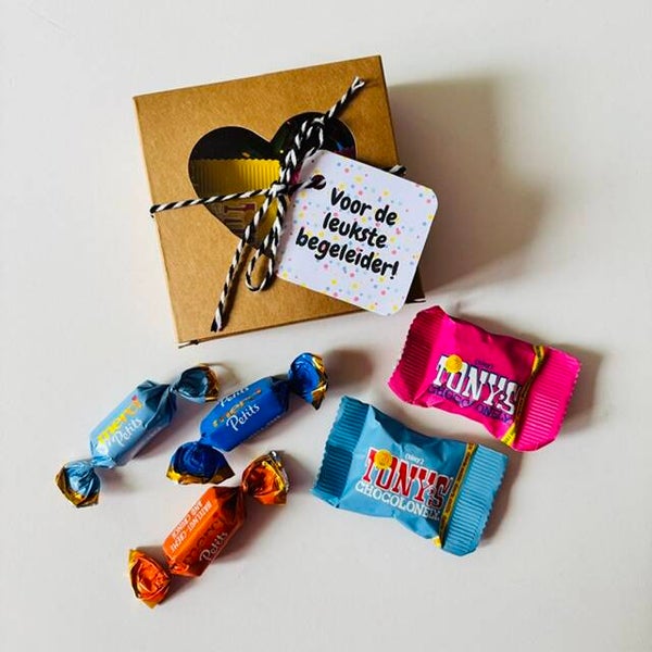 Traktatie juf/meester/begeleider - Kraft doosje hartje met chocolaatjes