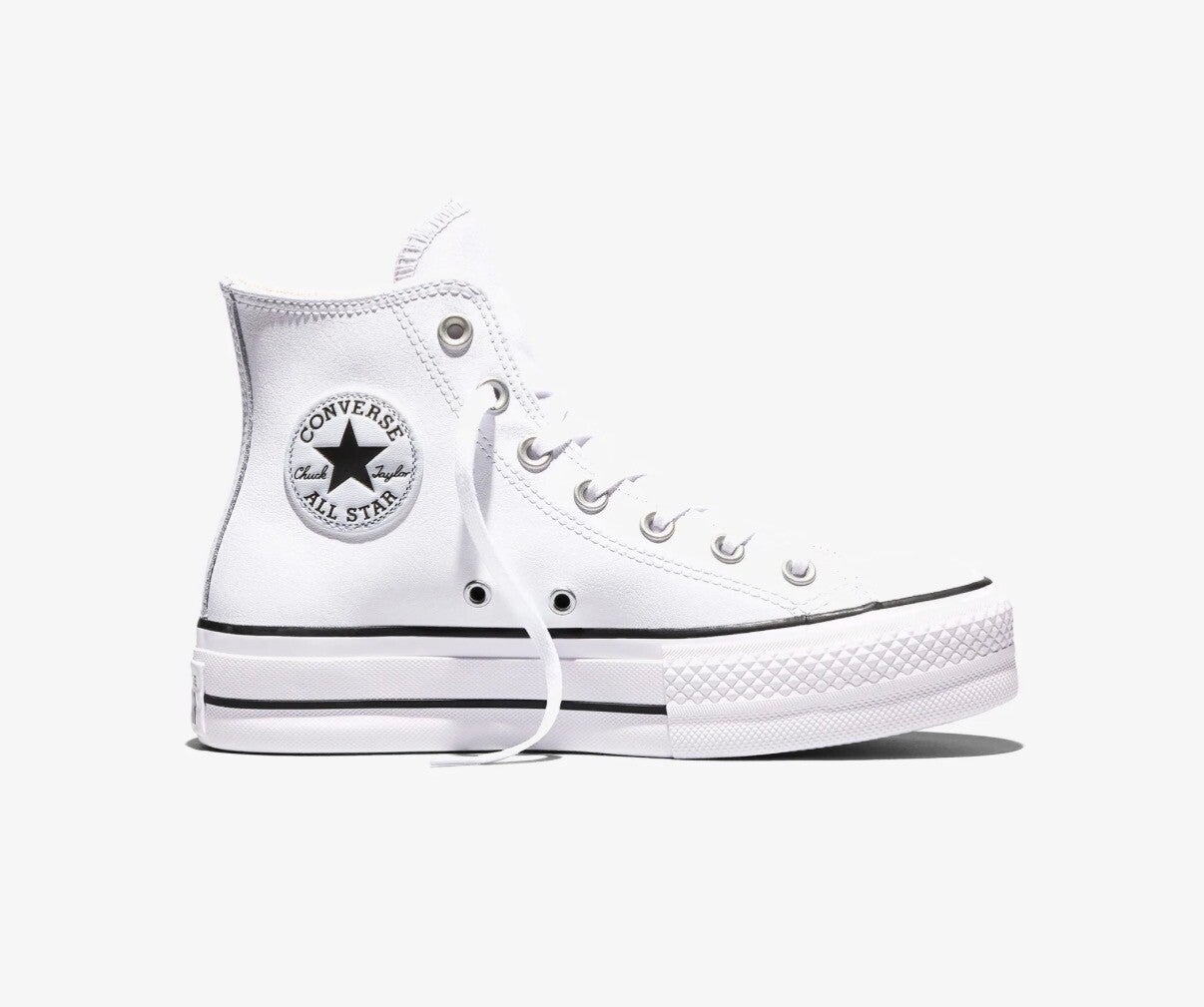 Converse bruid en bruidsmeisje