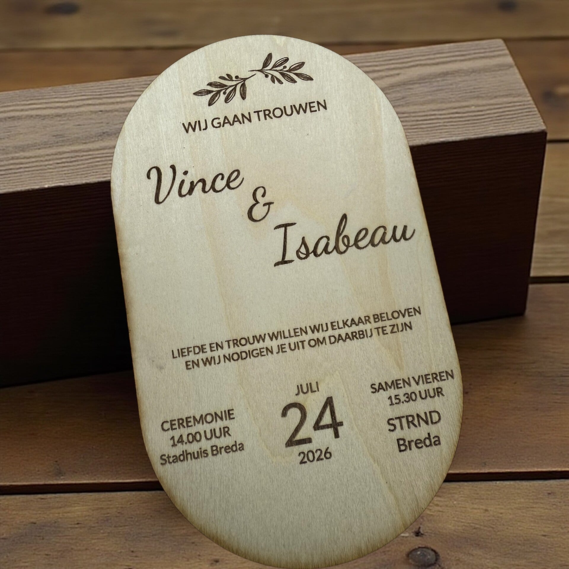 Ovale houten huwelijksuitnodiging – 10 x 17 cm