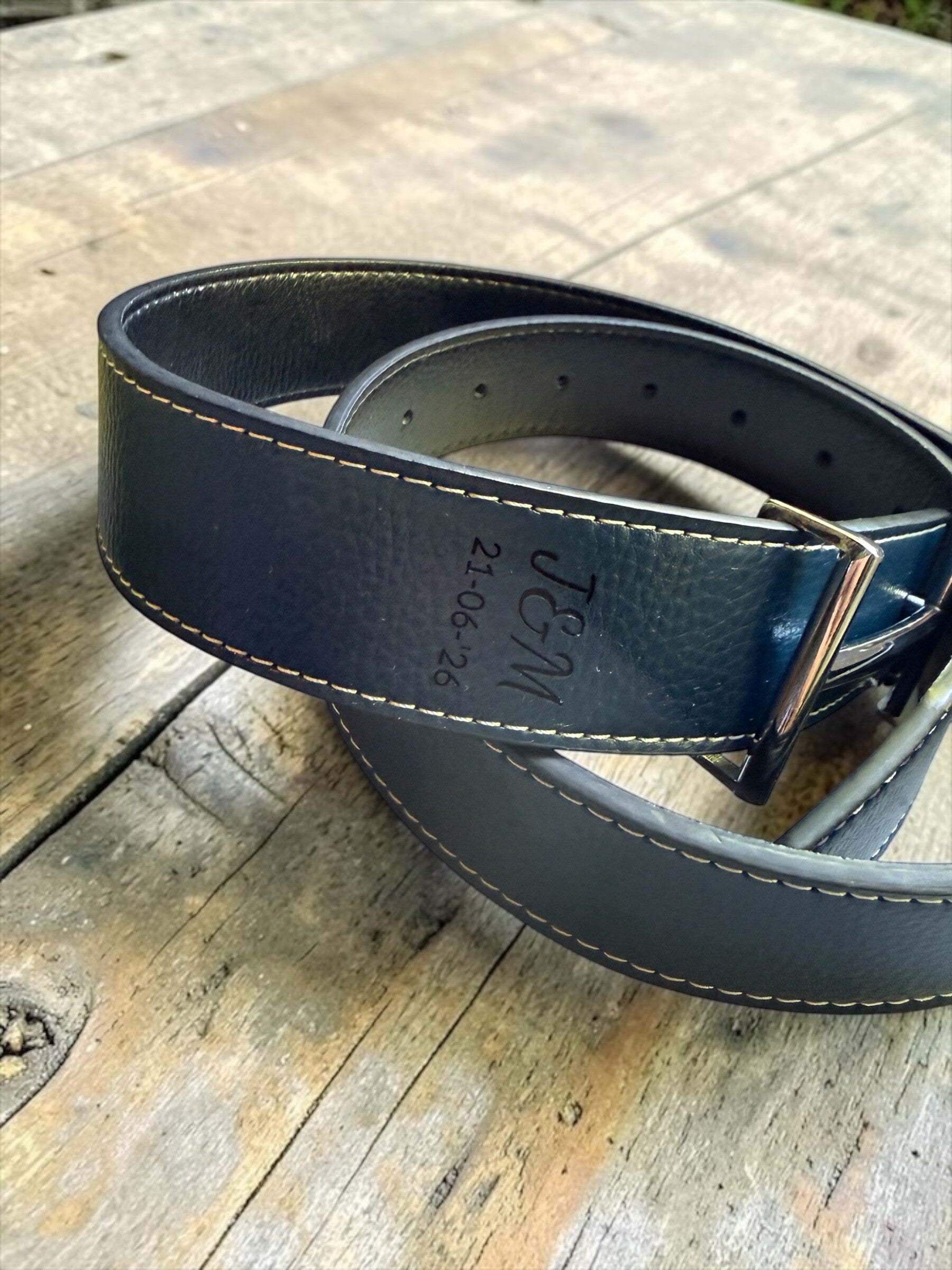 Gegraveerde leren riem