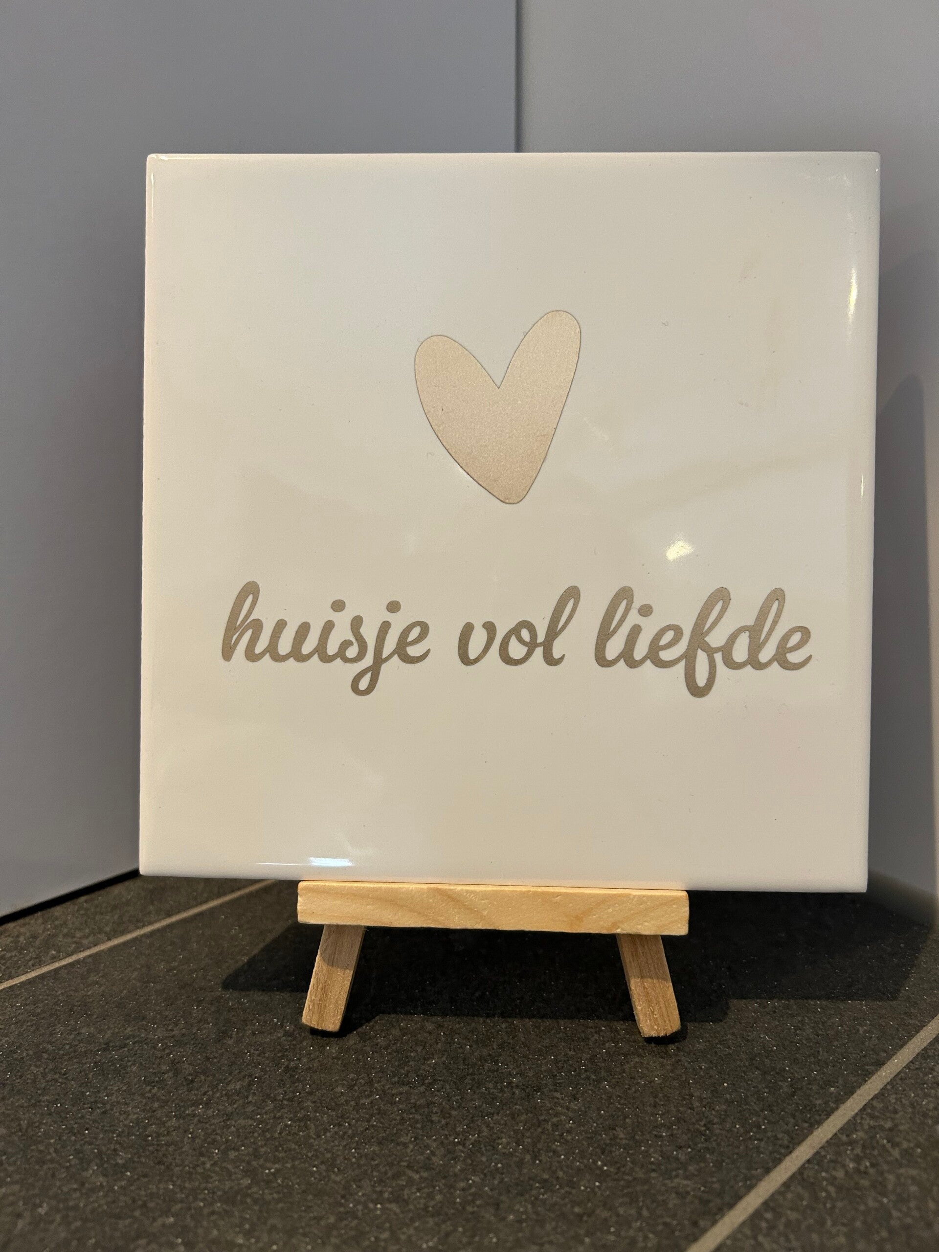 Tegeltje | 15x15 | Huisje vol liefde
