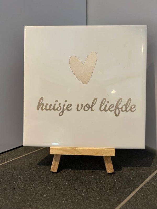 Tegeltje | 15x15 | Huisje vol liefde