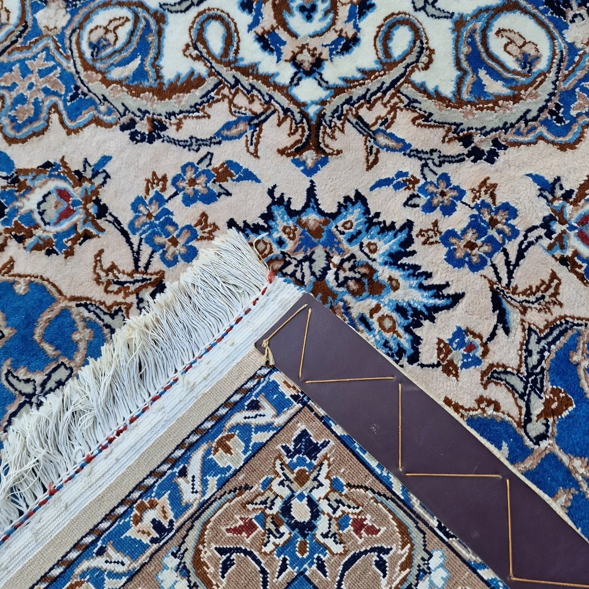 Grand Tapis Persan Naïn En Soie Et Laine – Neuf, 225x170 Cm, Blanc Et Motifs Orientaux