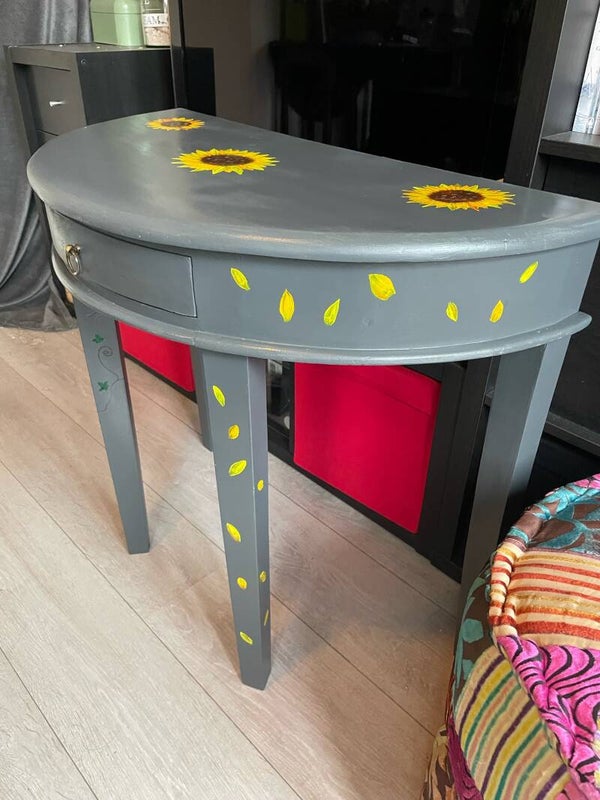 Sunflower Table