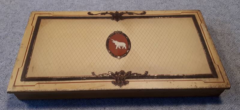 beige met olifant in bruino vaal