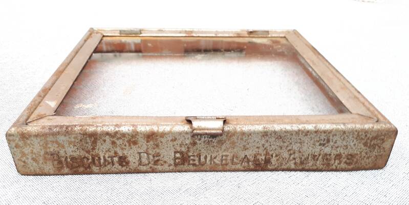 winkelblik met glas biscuits