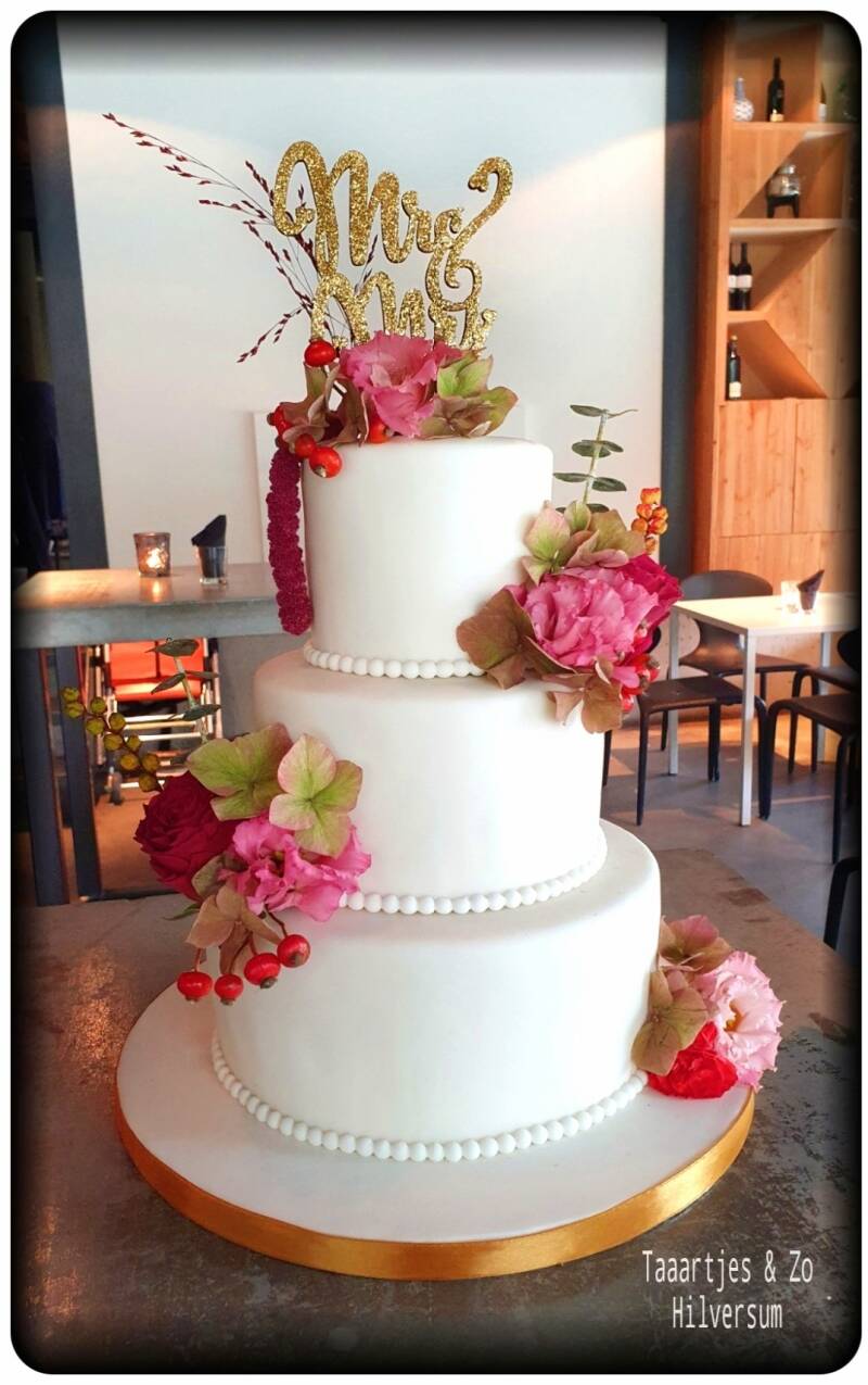 Bruidstaart bloemen Paviljoen Puur