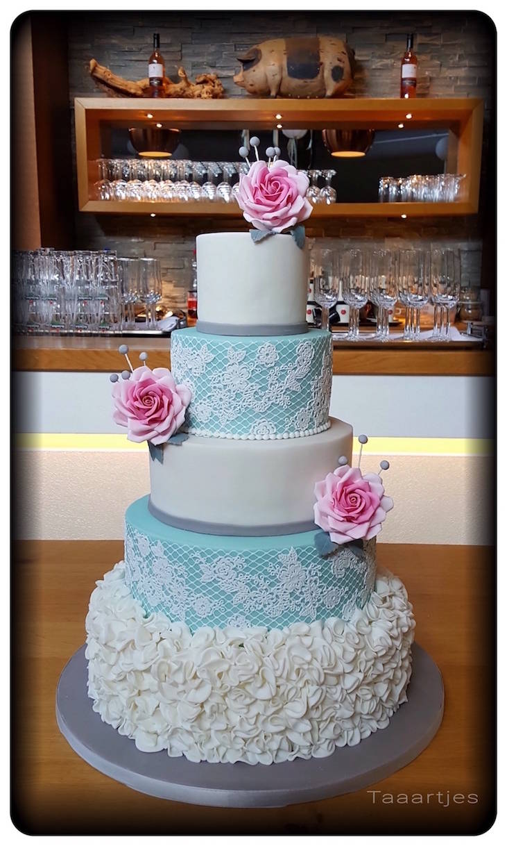 Romantische Bruidstaart met eetbaar kant /  lace Wedding Cake 