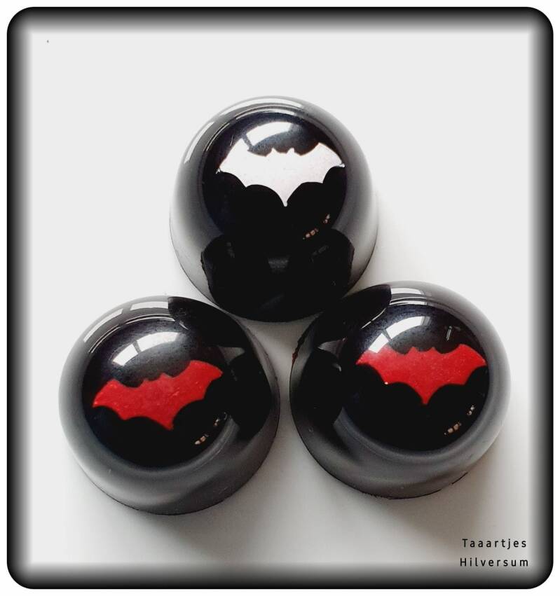 batman bonbons met cricut en airbrush