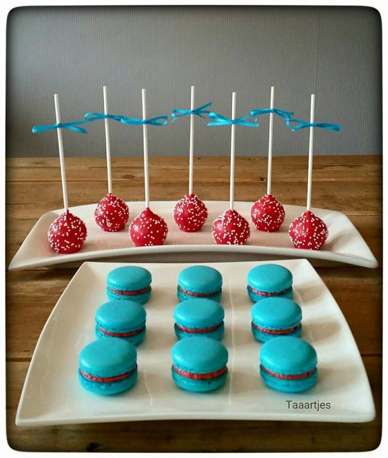blauwe macaorons rode cakepops
