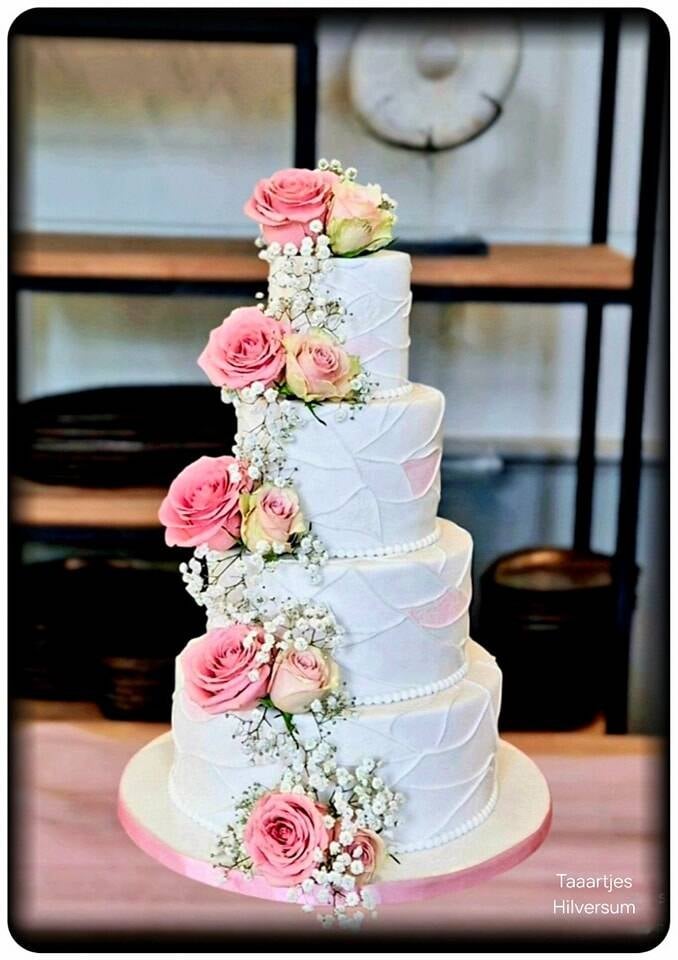 bruidstaart klassiek rozen Taaartjes Hilversum