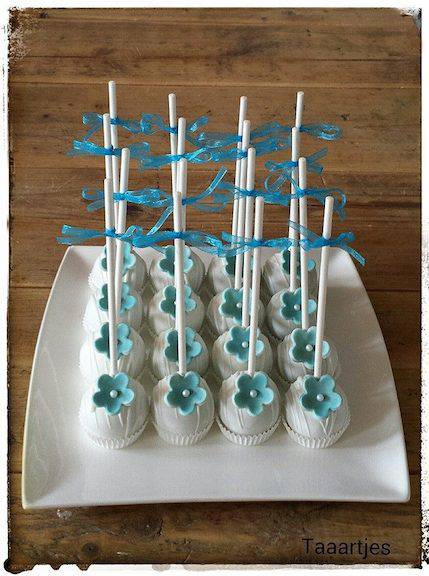 cake pops blauw bloemetje