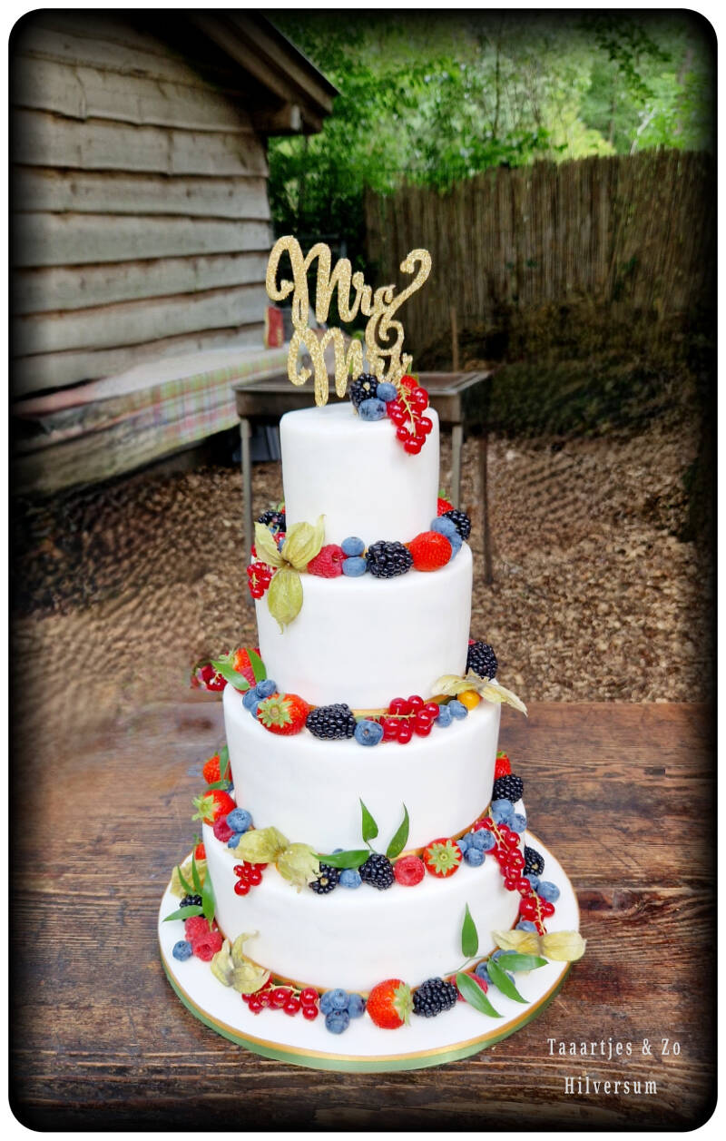 Heerlijke fondant taart vers fruit 