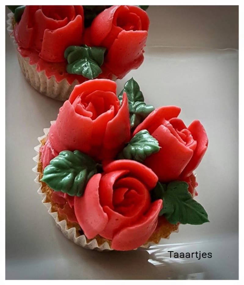 gespoten rozen tulpen mini cupcakesmet-1.jpeg