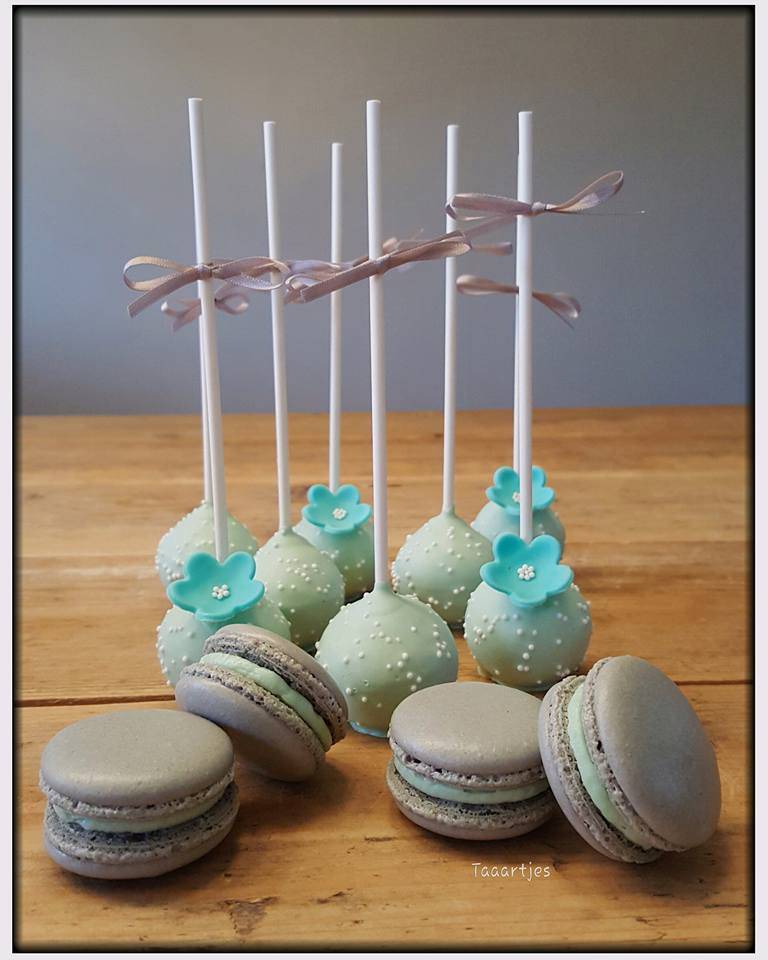 grijze macarons en mint cakepops