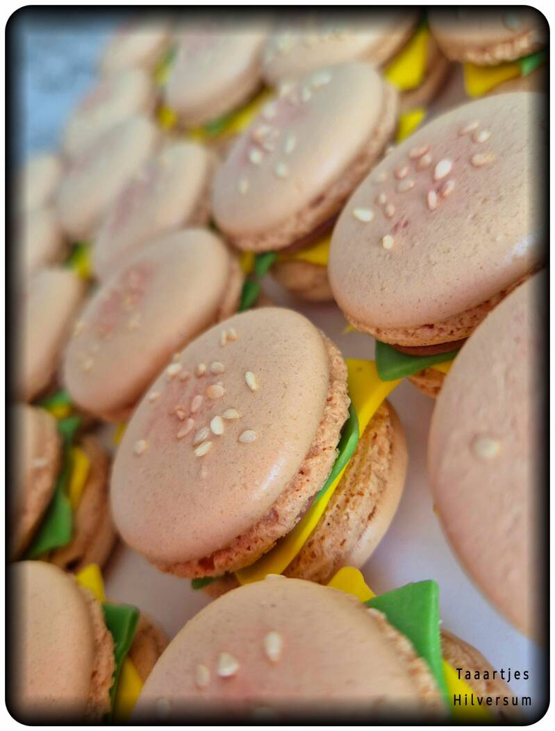 hamburger macarons 