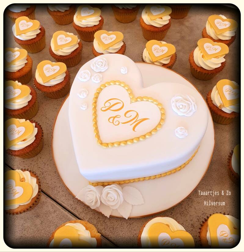 hart bruidstaart met cupcakes