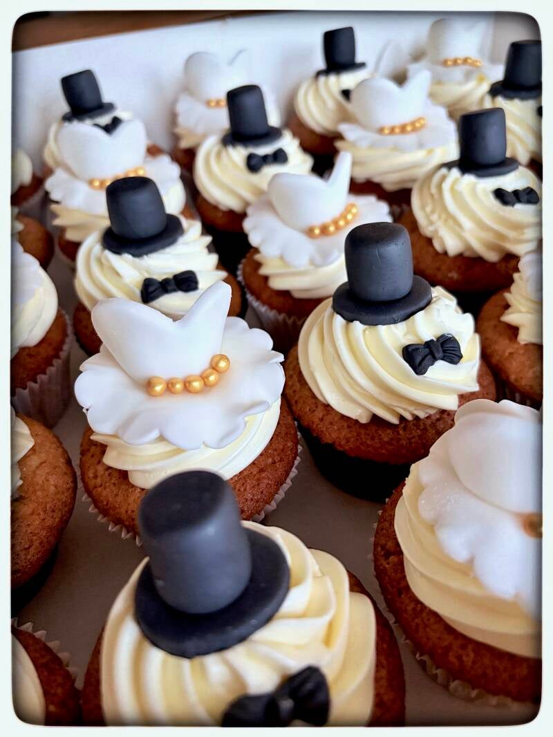 Bruid en bruidegom Vanille en Chocolade  cupcakes Taaartjes Hilversum 