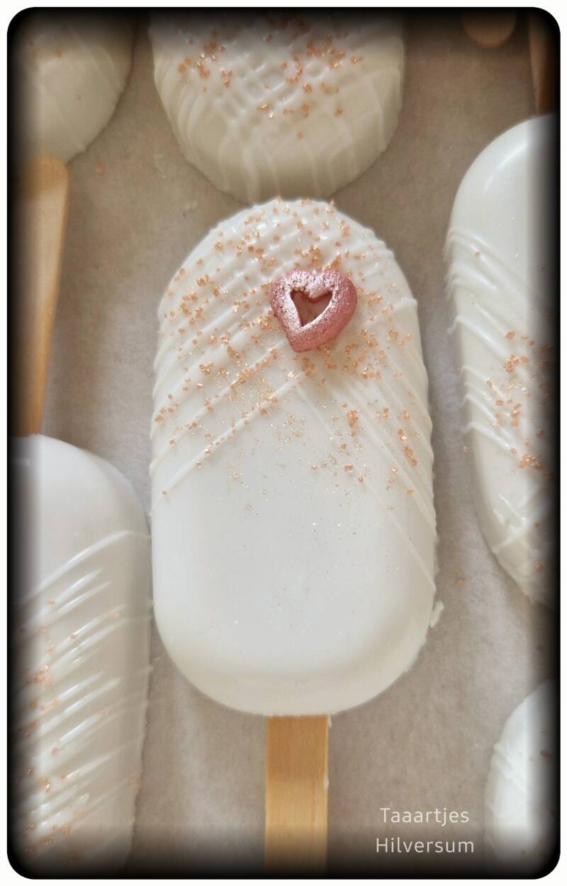 Rose gold magnum cake cicles 