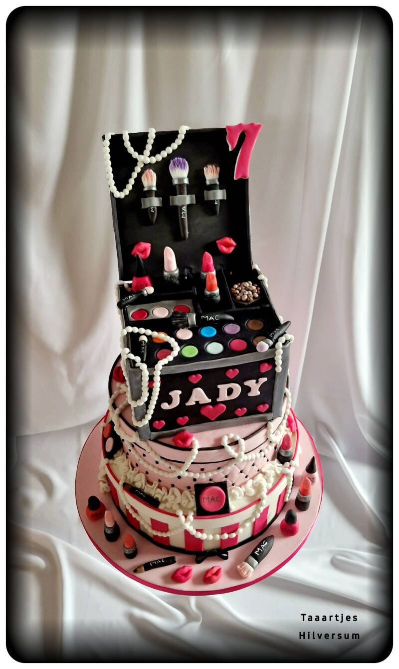 Make up thema taart cake