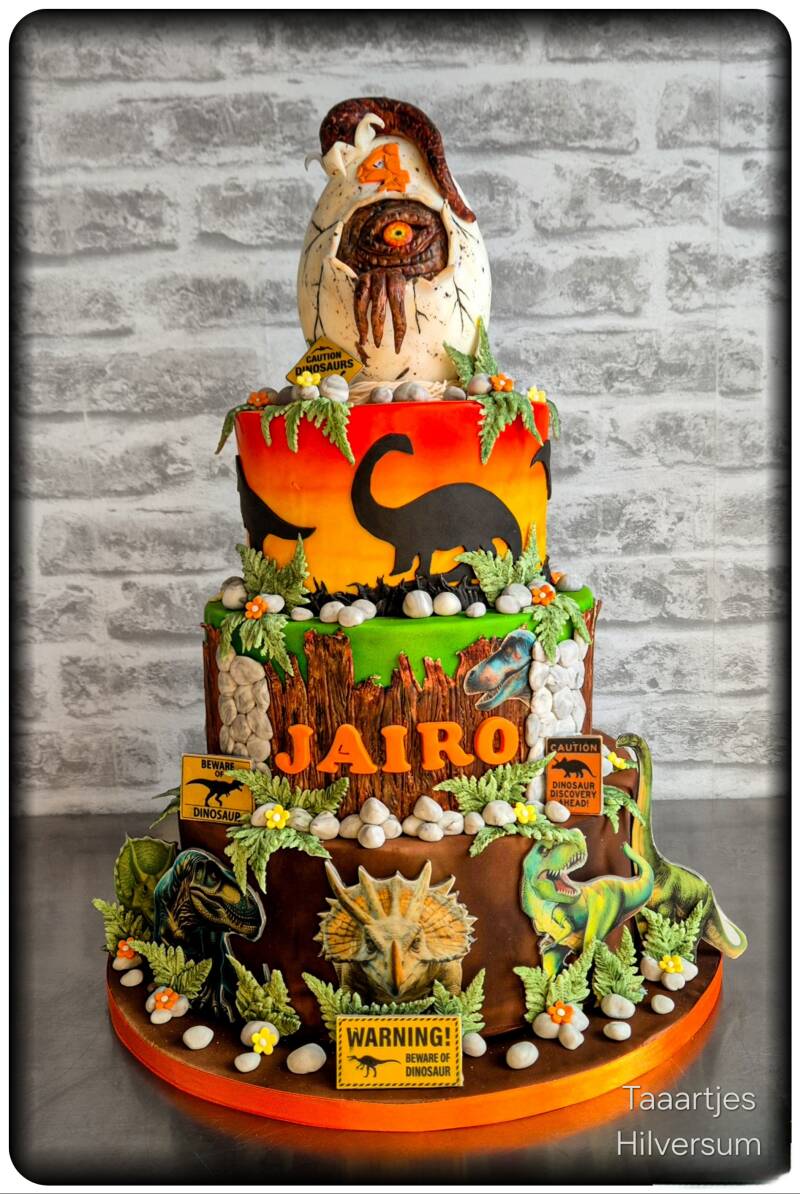 Dino cake taart