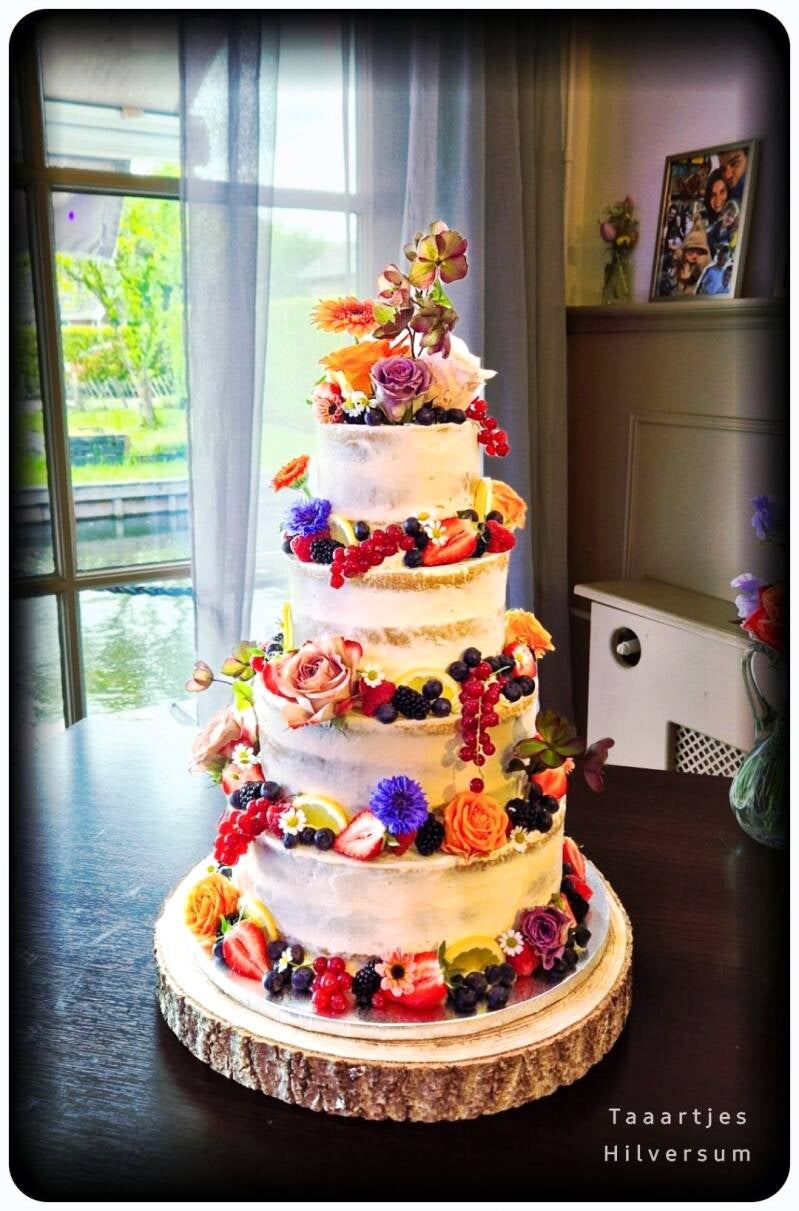 Naked Cake met heerlijk veel vers fruit Taaartjes Hilversum
