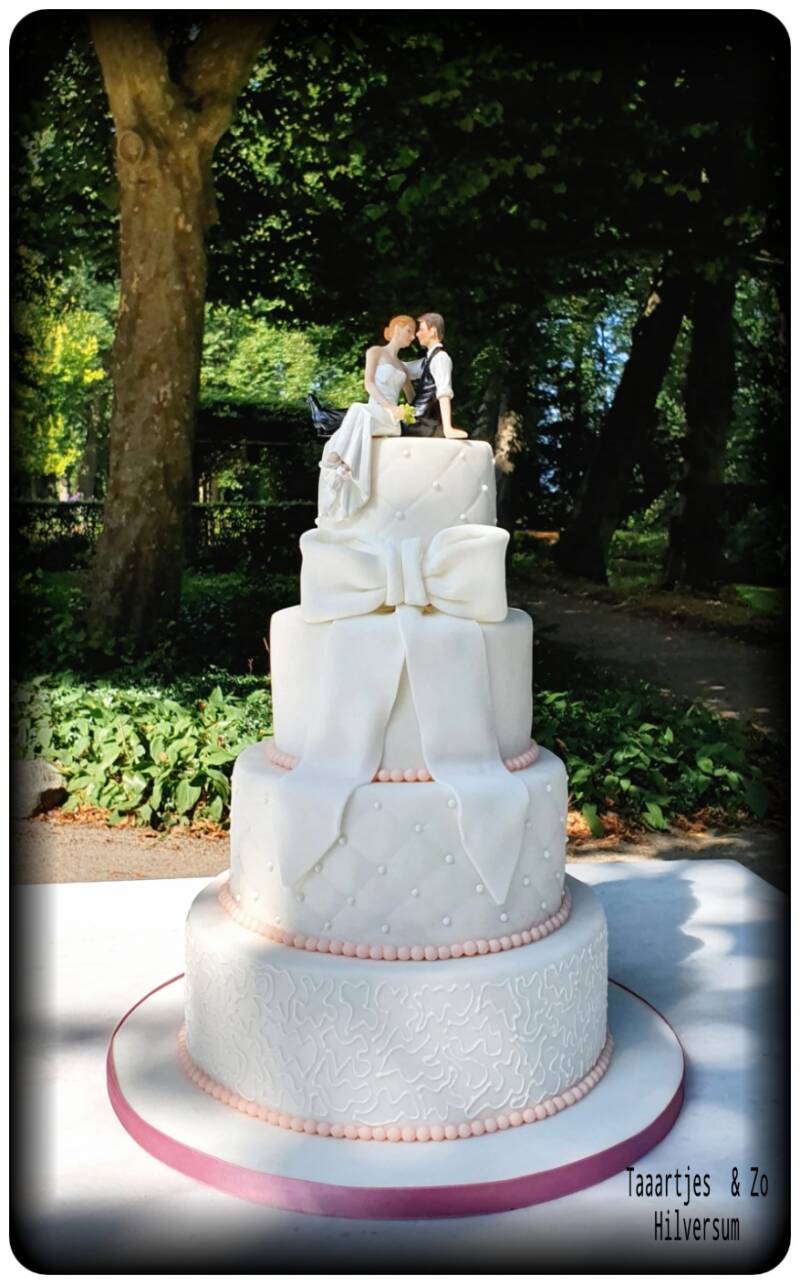 klassieke bruidstaart wit fondant Sypestein Loosdrecht 