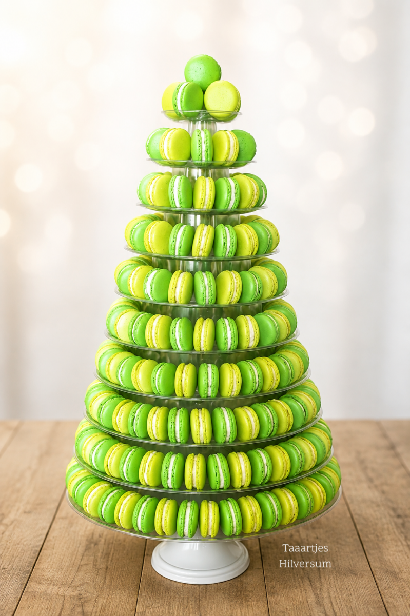lime en groene macaron op 10 laagse toren