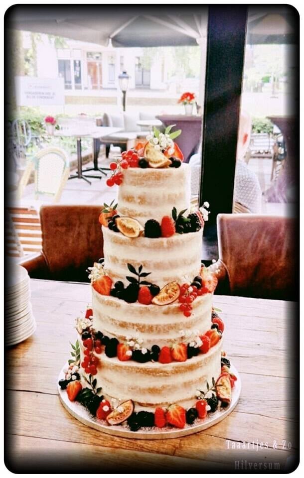 naked cake met lekker vers fruit en passievrucht 