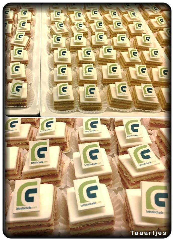 petit fours met logo