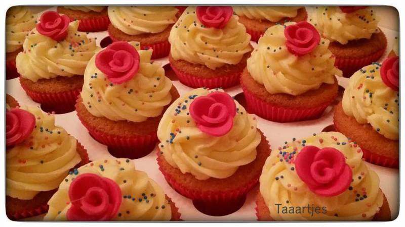 pink roccade cupcakes