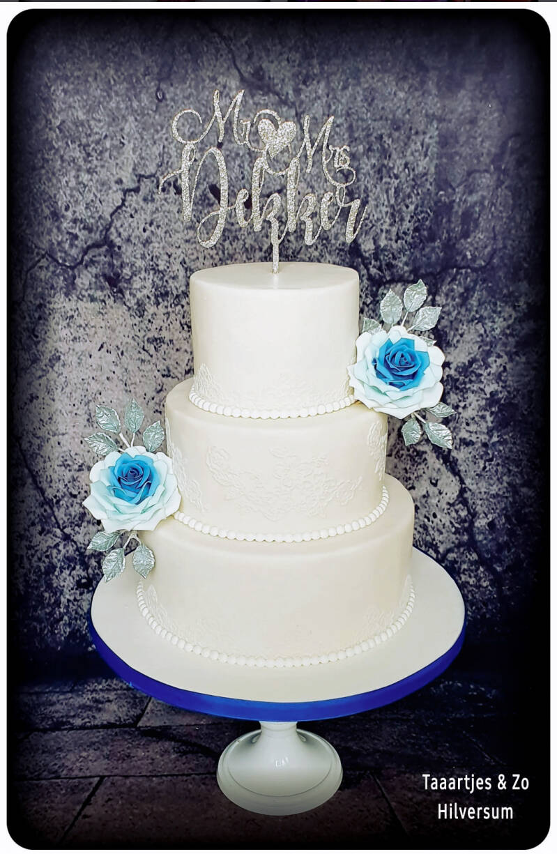 bruidstaart wit blauw zilver