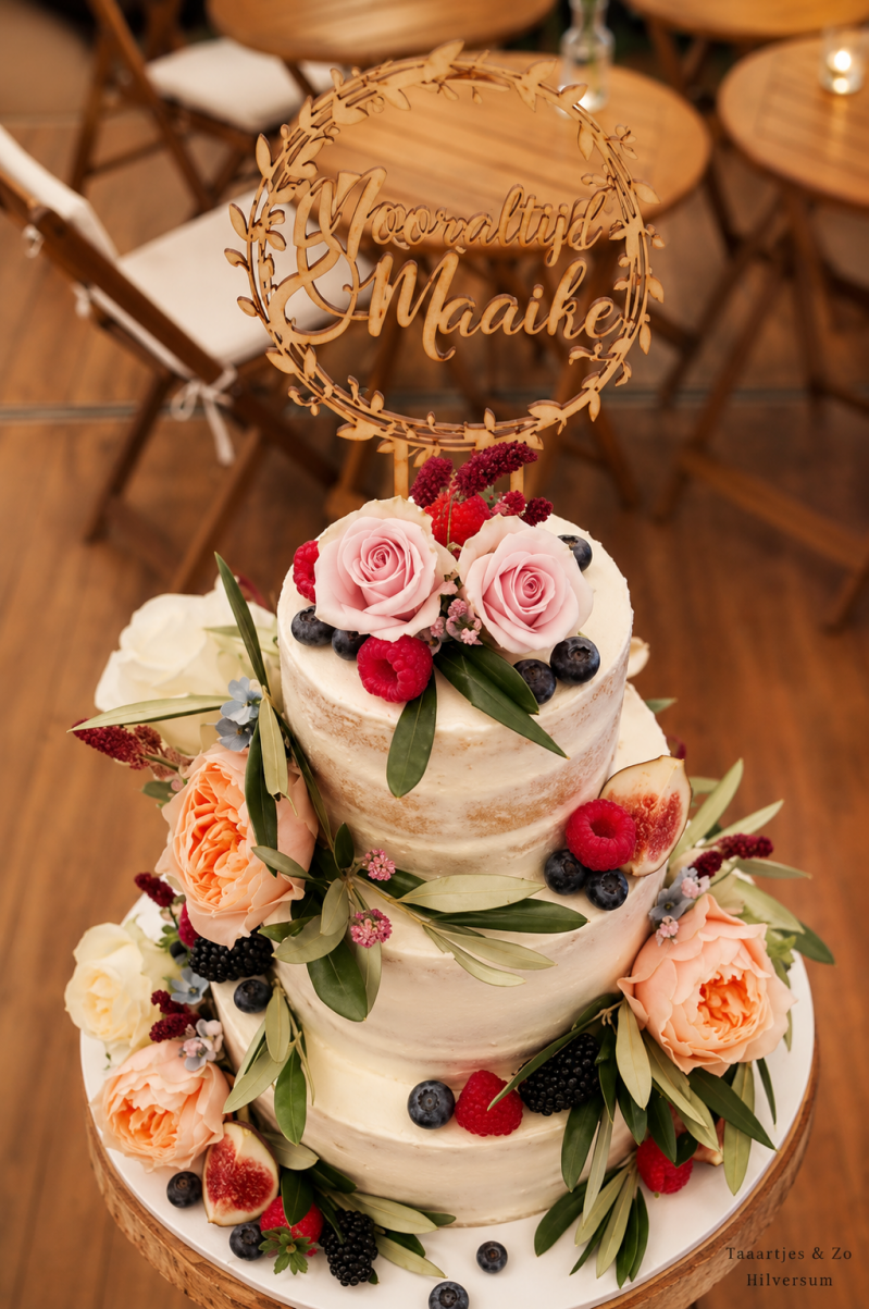 semi naked cake met bloemen
