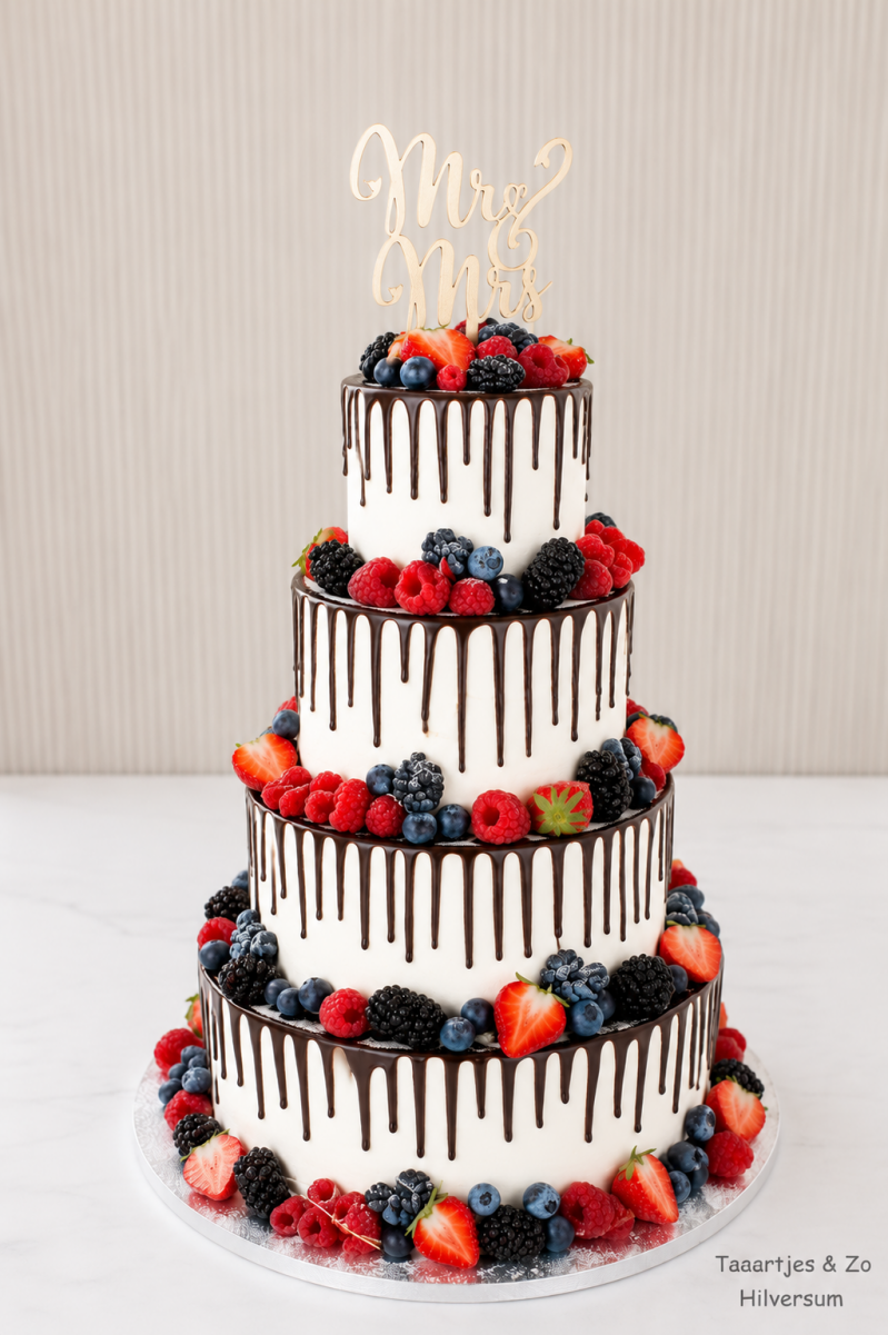 semi naked cake met chocoladedrip en vers fruit