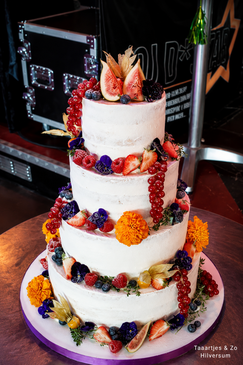 semi naked cake met fruit en bloemen sporthal kerkelanden hilversum