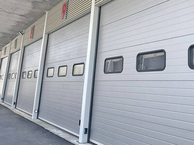 Puerta seccional industrial
