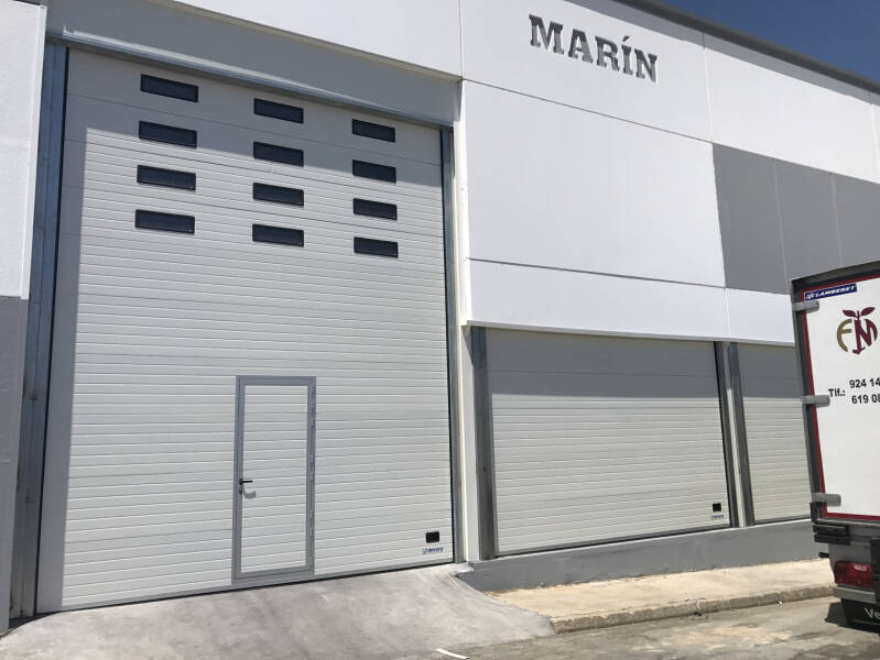 Puerta seccional industrial