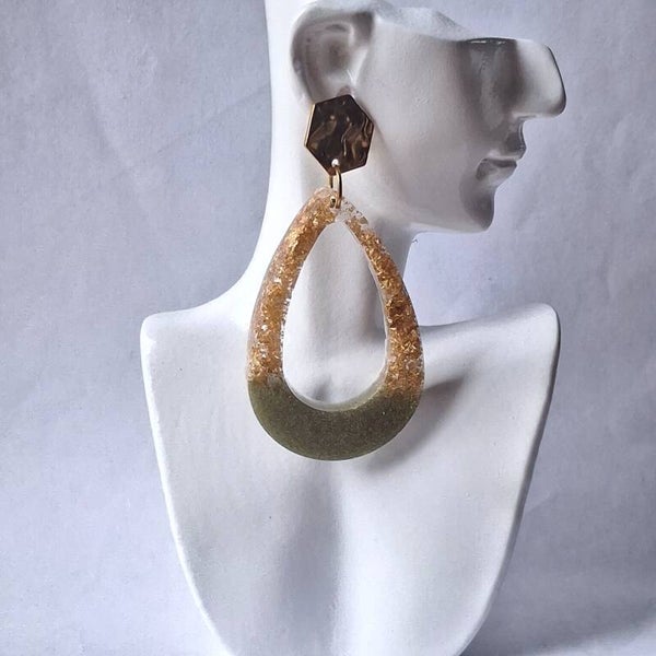 Boucles d’oreilles Kaki & Doré Pailletées – Élégance naturelle