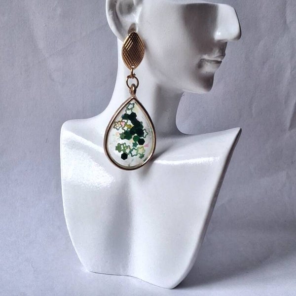 Boucles d’oreilles Ovales Translucides – Inclusions Vertes