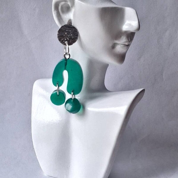 Boucles d’oreilles Vert Émeraude – Design moderne asymétrique