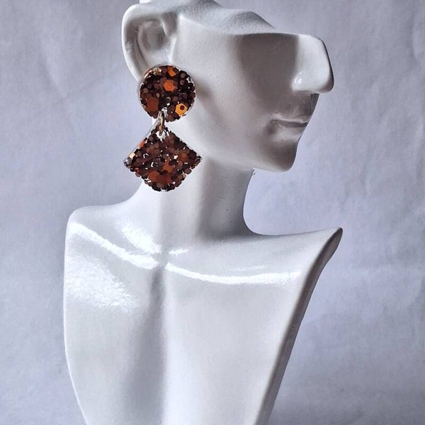 Boucles d’oreilles Marron Pailletées – Reflets chaleureux