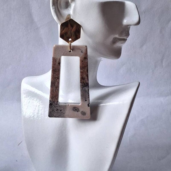 Boucles d’oreilles Rectangles Marron & Beige – Élégance naturelle