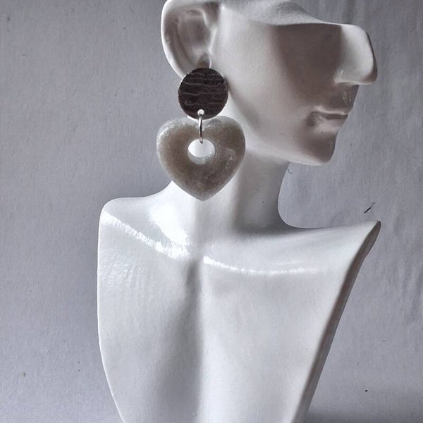 Boucles d’oreilles Cœur – Gris pailleté & effet marbré