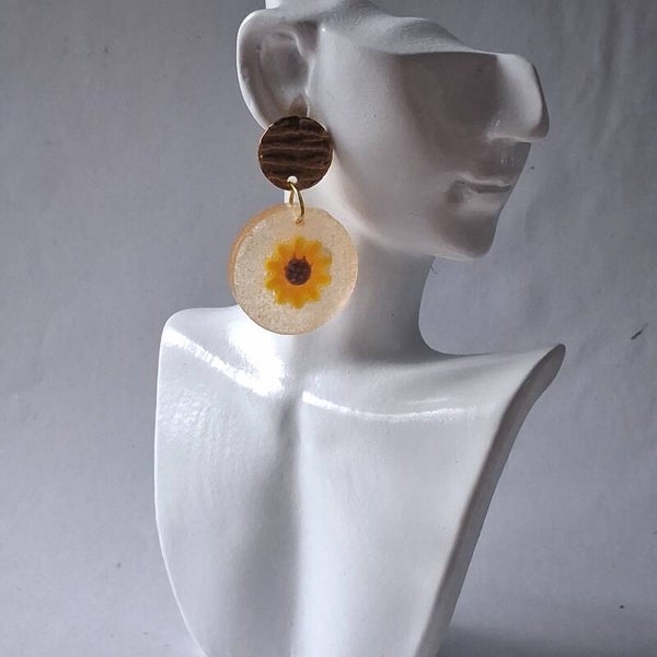 Boucles d’oreilles soleil – résine et fleur tournesol