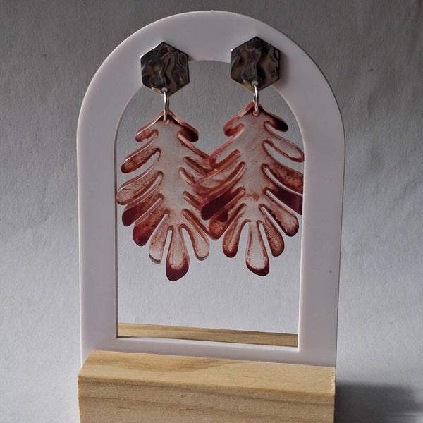 Boucles d’oreilles Feuilles Translucides Rouges – Élégance délicate