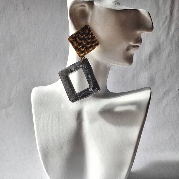 Boucles d’oreilles Losanges Noirs Marbrés – Élégance graphique