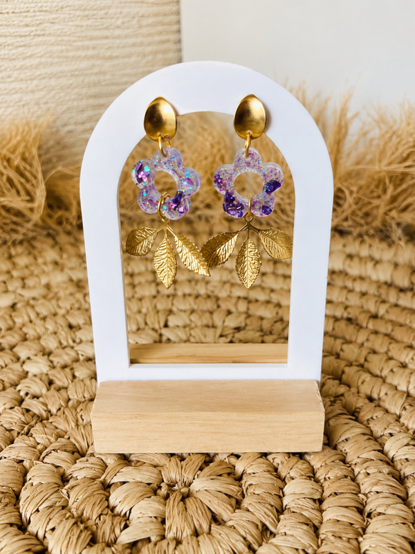 🌸 Boucles d’oreilles fleuries – Violet & doré