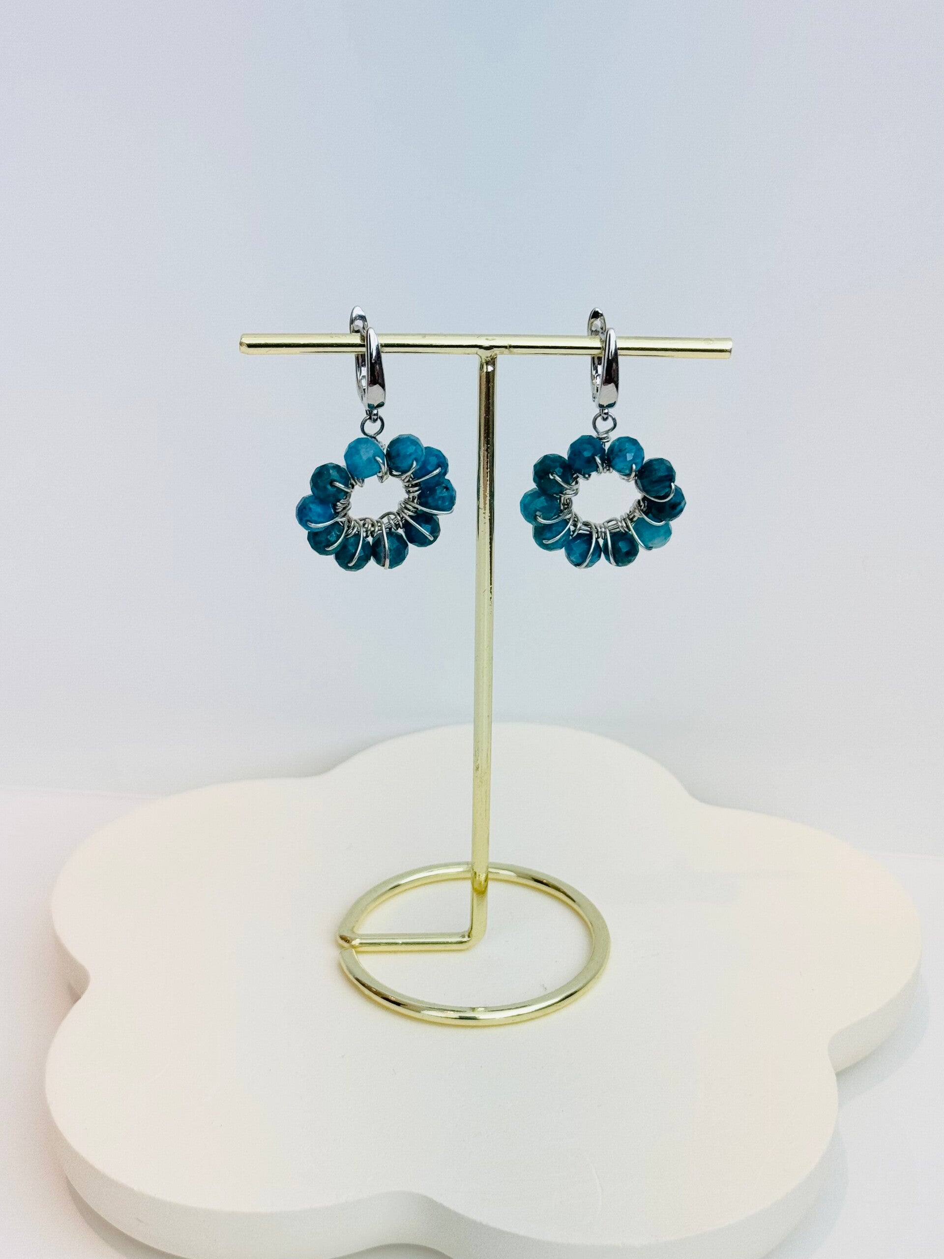 Apatite blue-silver earrings flower shape