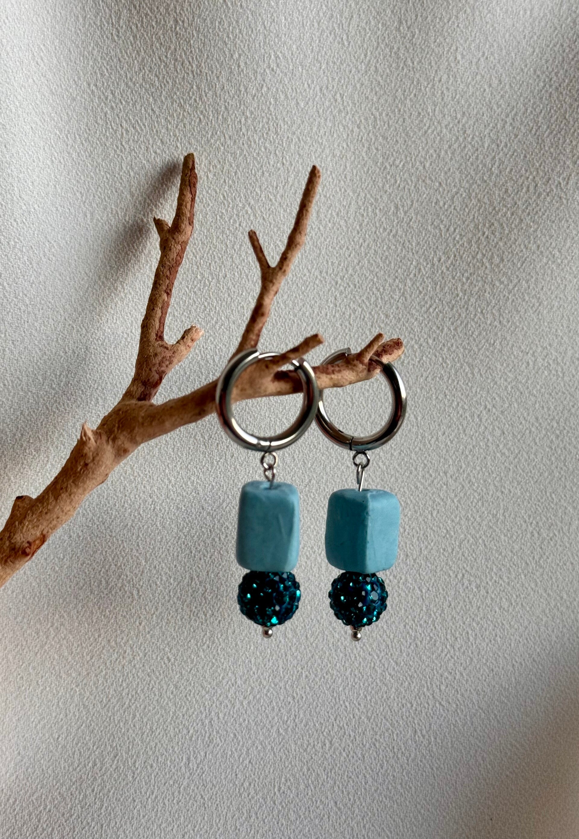 Blue zirconia's with silver